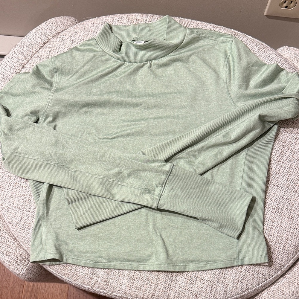 Old Navy cozecore athletic crop top